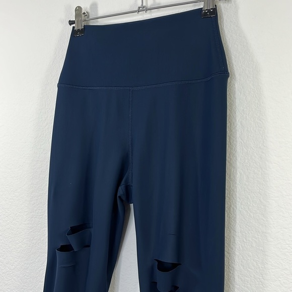 ALO YOGA Ripped Warrior 7/8‎ High Waisted Leggings size XS - Picture 3 of 12